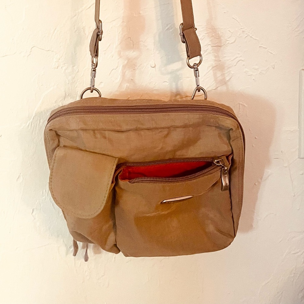 Tan baggallini crossbody